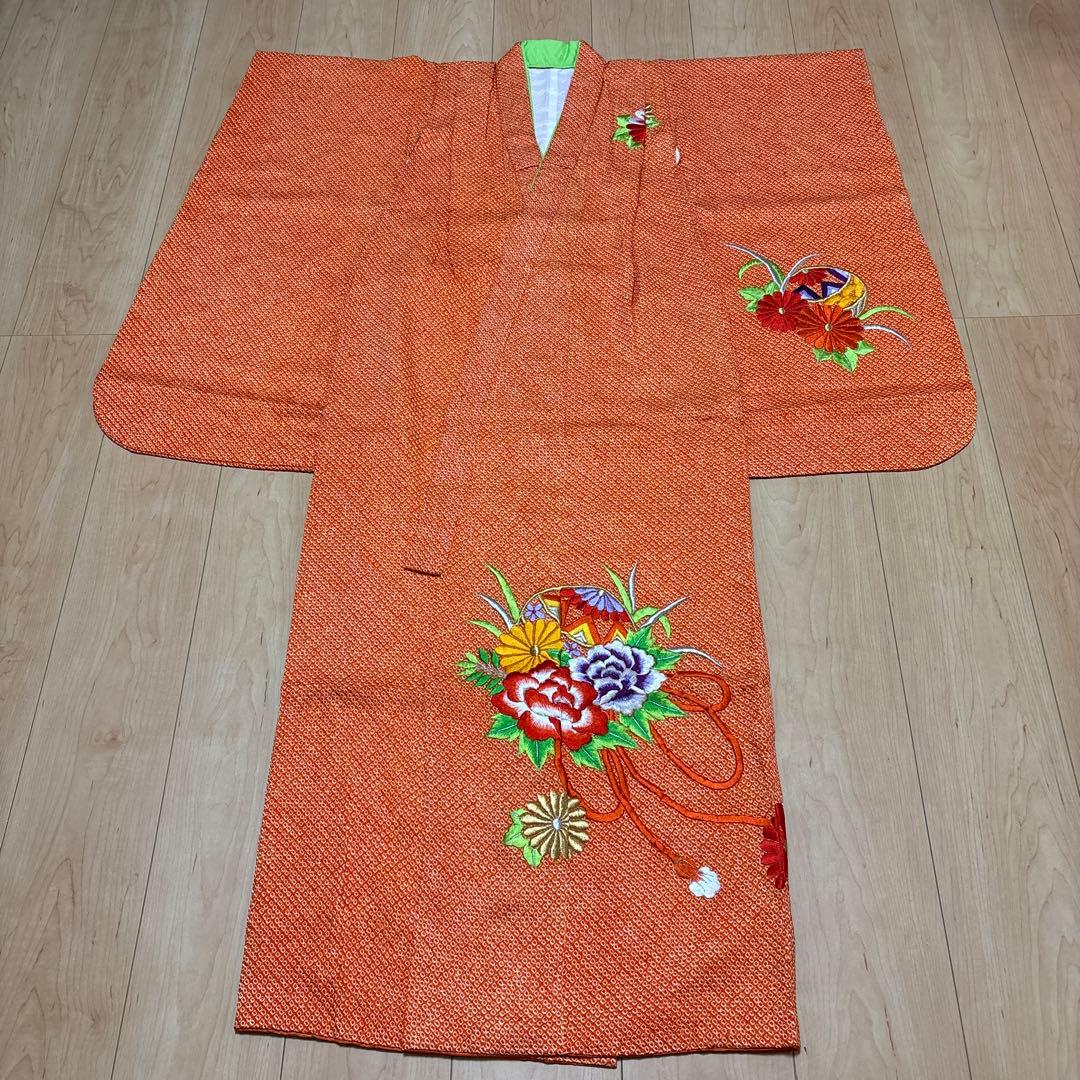 113 総絞り　正絹　オレンジ×刺繍　疋田　着物+長襦袢　7歳　七五三　四つ身