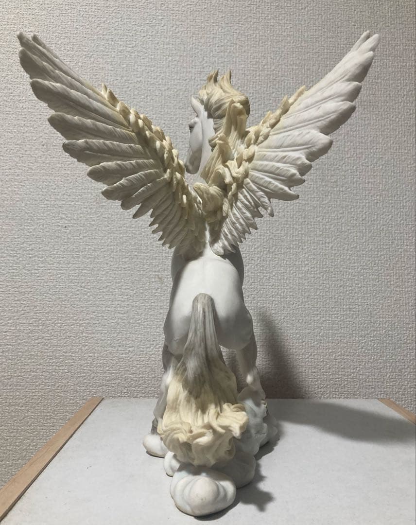 Veronese Design リアリングペガサス樹脂彫刻 ハンドペイント