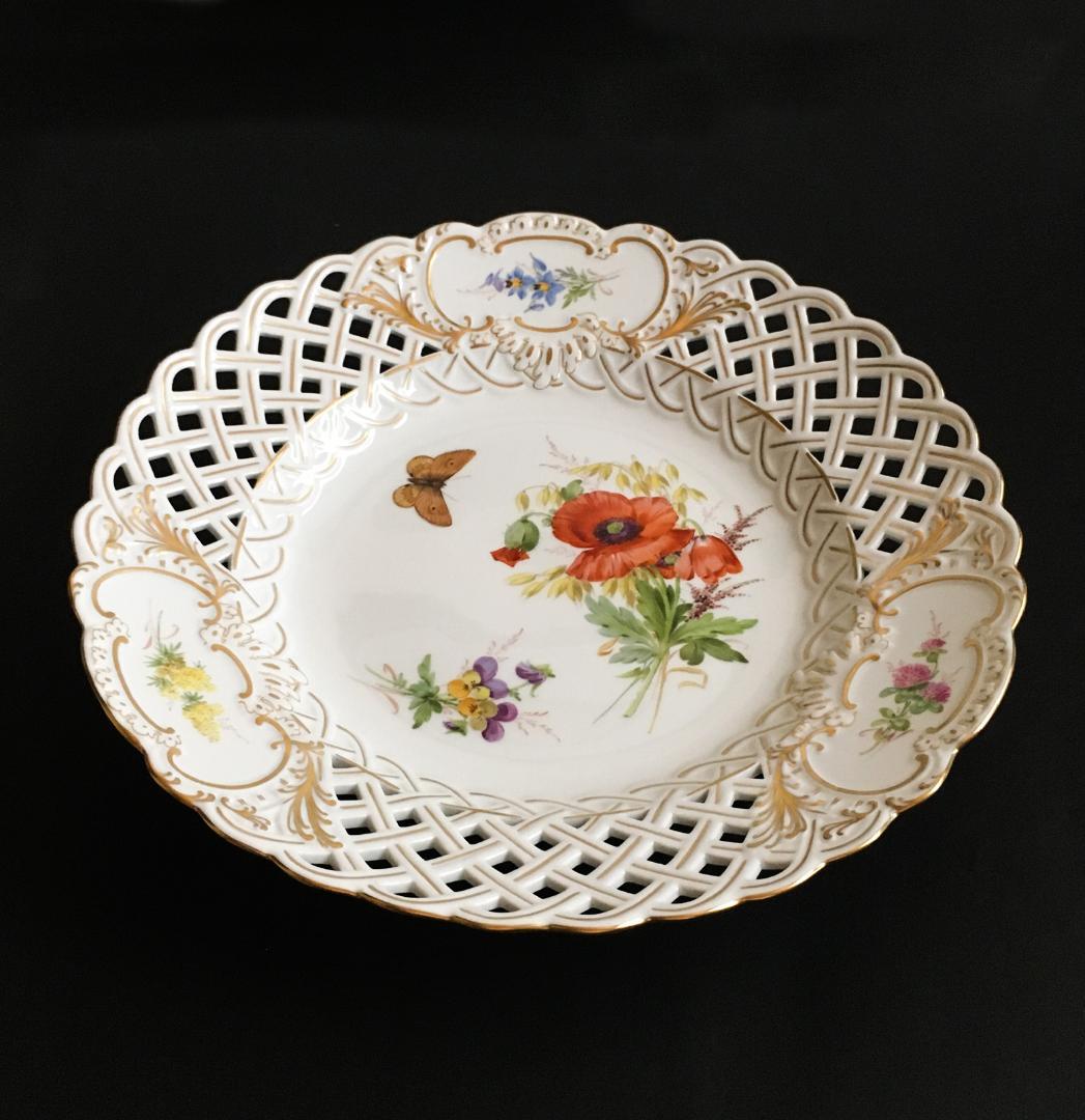 マイセン 金彩 花のブーケと蝶の絵付け 自然主義 透かし絵皿 28.5