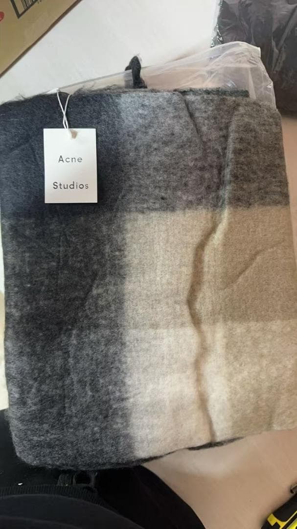 アクネ カーキミント マフラー