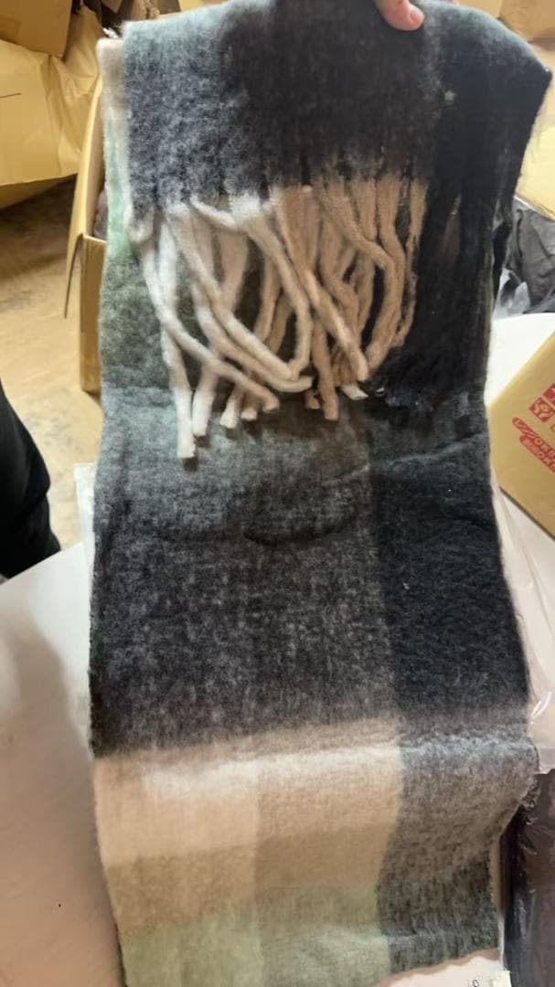 アクネ カーキミント マフラー