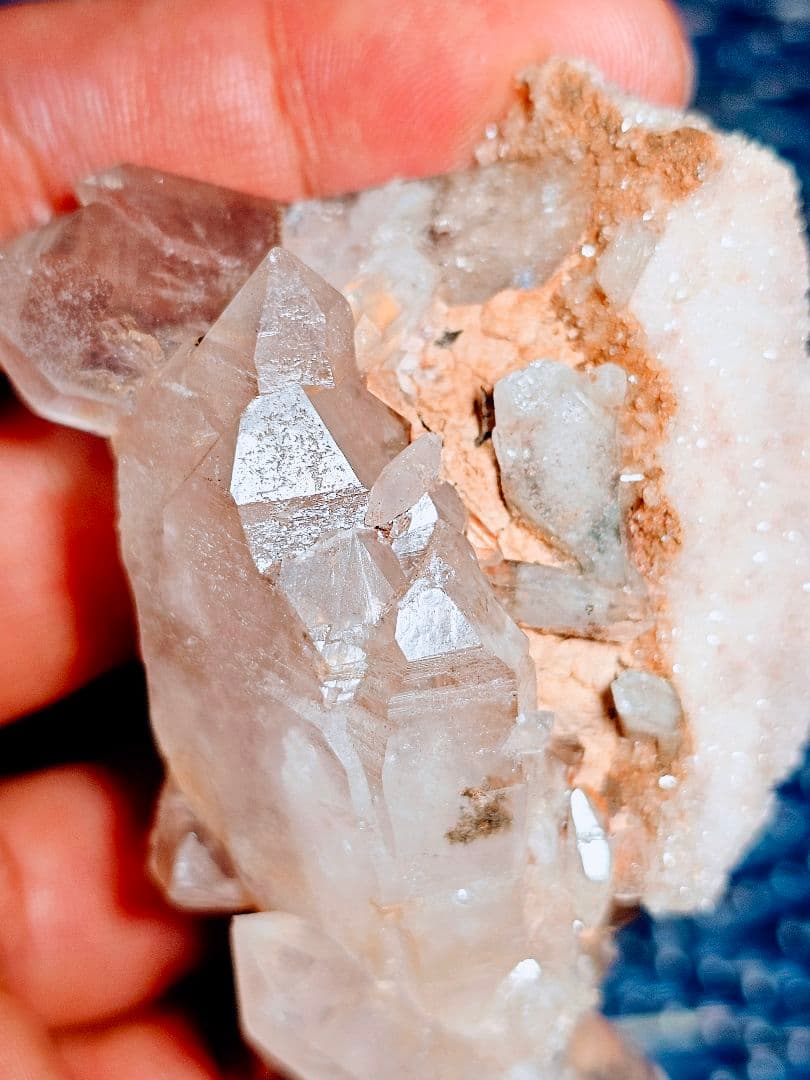 ヒマラヤのクル渓谷産 水晶クラスター