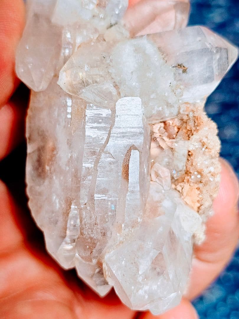 ヒマラヤのクル渓谷産 水晶クラスター