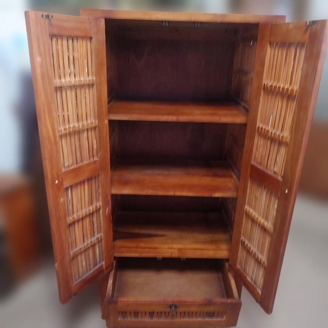 木製キャビネット 3段棚付きアジアン風✭取りに来て頂ける方お安くお譲り致します