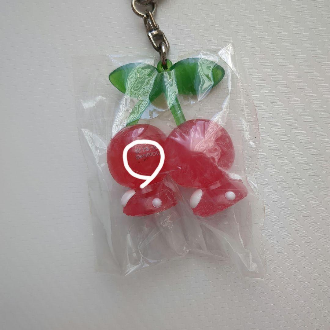 ハローキティ さくらんぼキーホルダー ご当地キティ - メルカリ