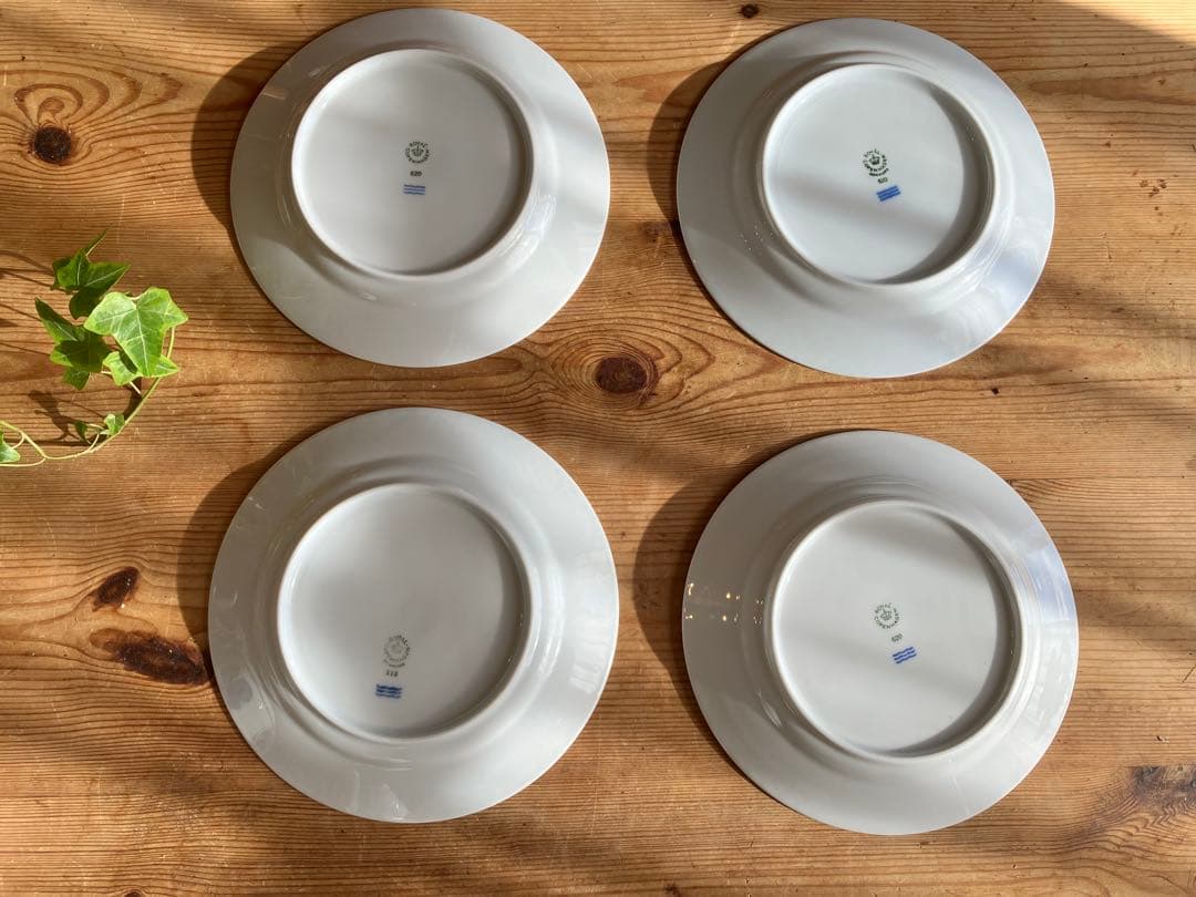 ロイヤルコペンハーゲン　ホワイトフルーテッドハーフレース19デザートプレート×4