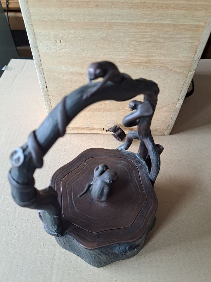 古い中国茶器　5匹の猿と切り株