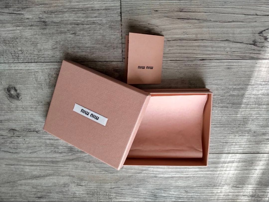 miumiu ミュウミュウ 空箱 ギフトボックス - メルカリ