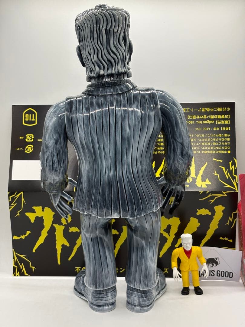 ウドンケンシュタイン 黒白マーブル成型 30cm