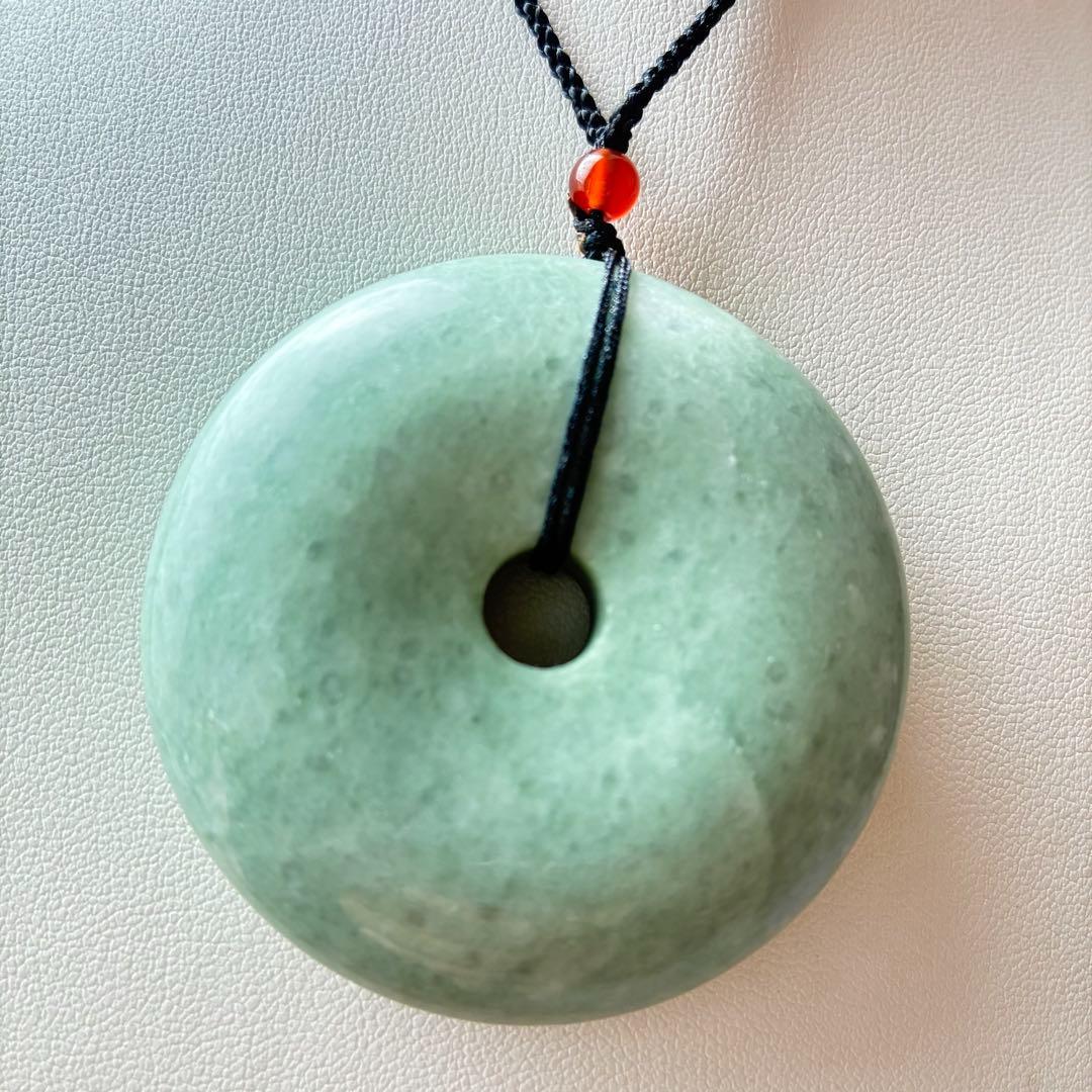 超大粒51mm 翡翠 平安扣 ペンダント 厚み12mm 中国伝統モチーフ - メルカリ