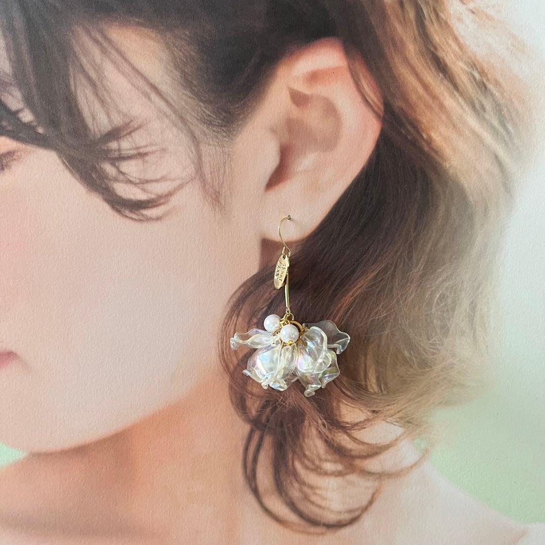 ☆❤️  花びら　パール　ジャラジャラ　ピアス　イヤリング　ハンドメイド