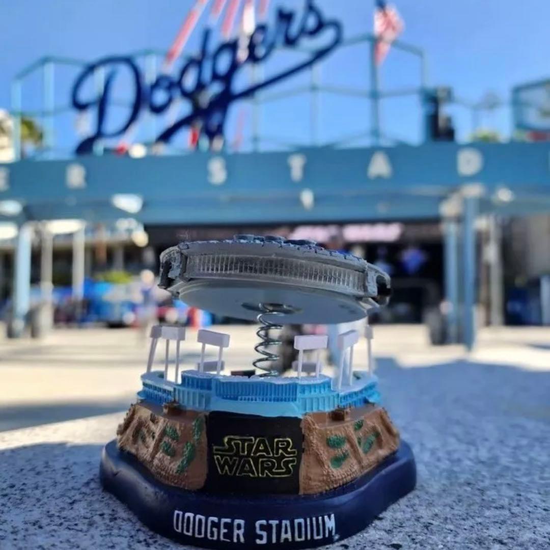 激レア】ドジャース球場配布 スターウォーズ ナイト ミレニアム