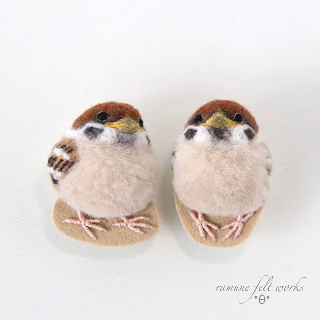 羊毛フェルト＊すずめの子のブローチ - メルカリ