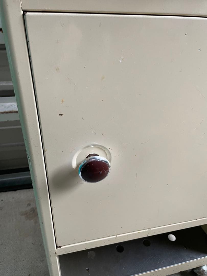 ビンテージ/スチール製/医療棚/収納棚/キャスター付き/ベロ付き/店舗什器