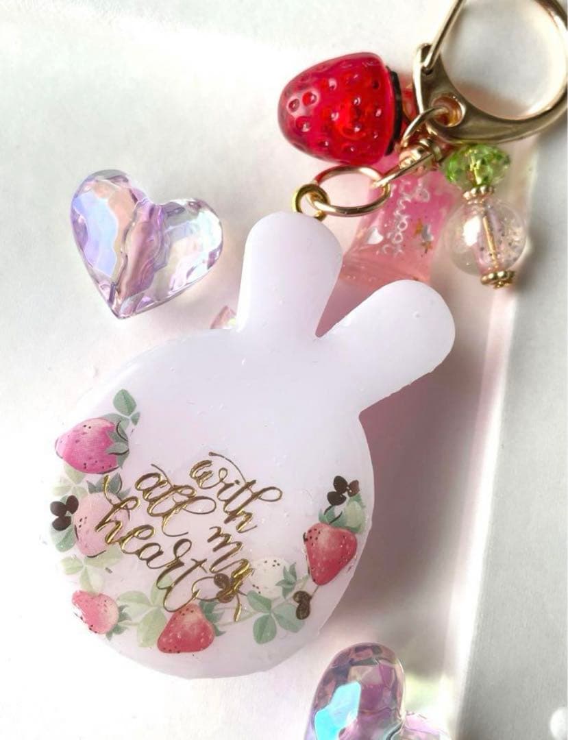 シャカシャカキーホルダー　ミツバチイースターシェイカー