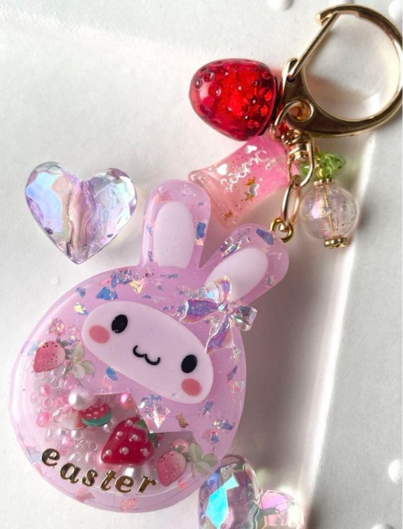 シャカシャカキーホルダー　ミツバチイースターシェイカー