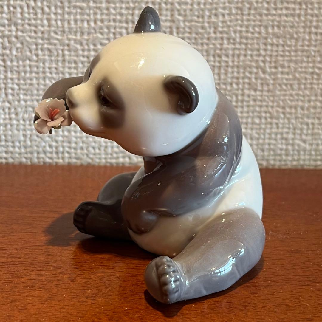 超美品　リヤドロ　パンダ　紫の花　フィギュリン　人形　陶器　置物　E オブジェ