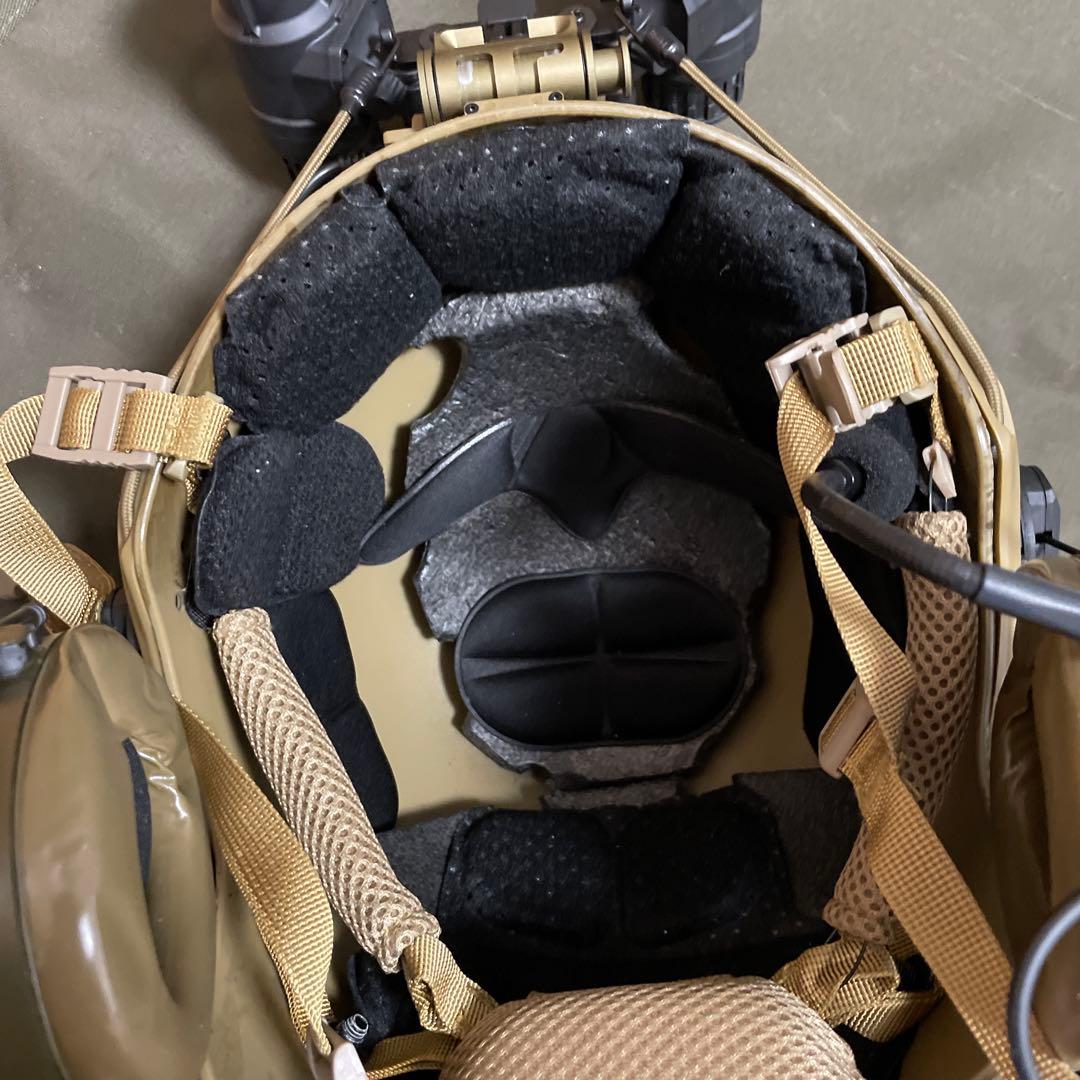 ヘルメット　AOR1