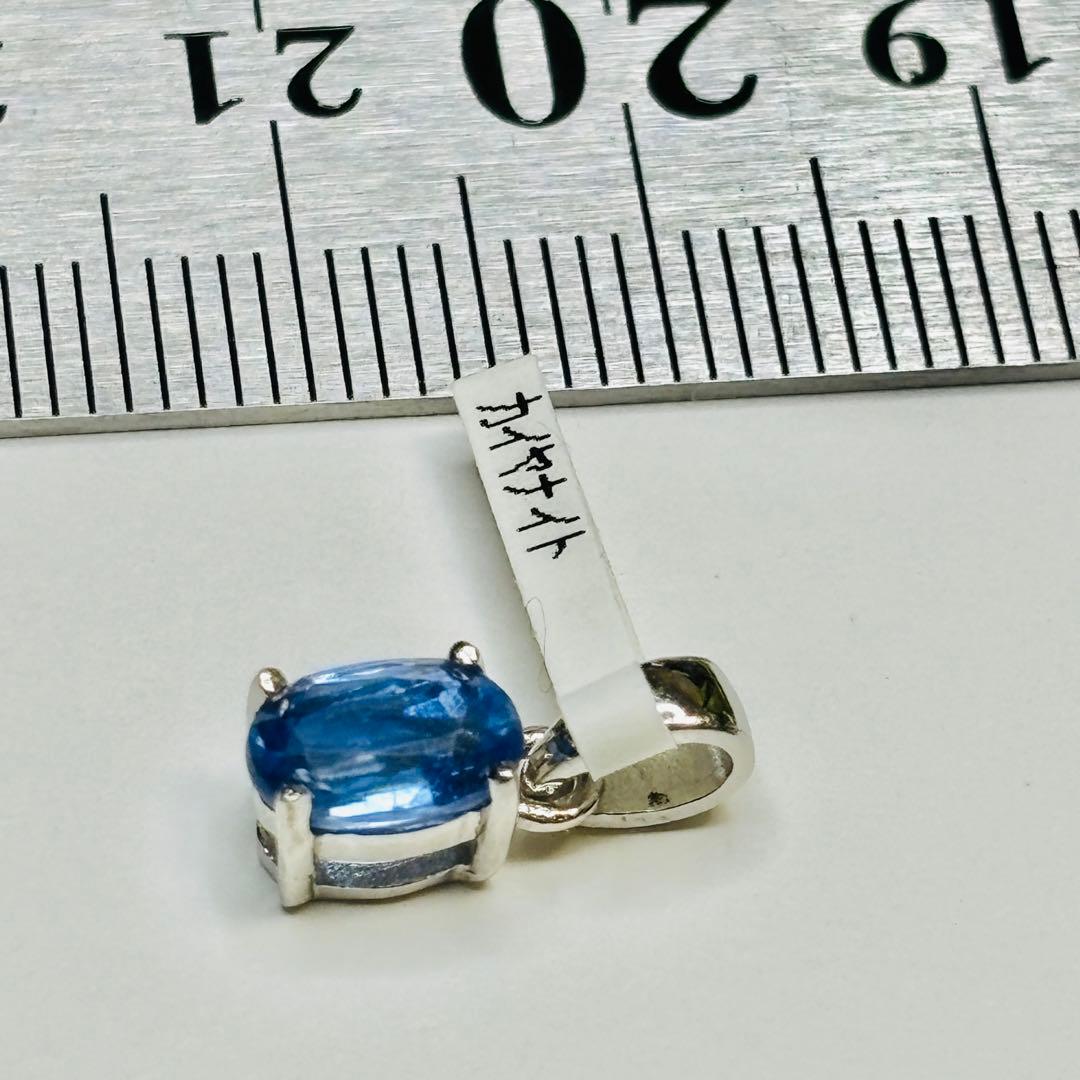 【1点もの】カイヤナイトのシルバー925のチャーム　N-537