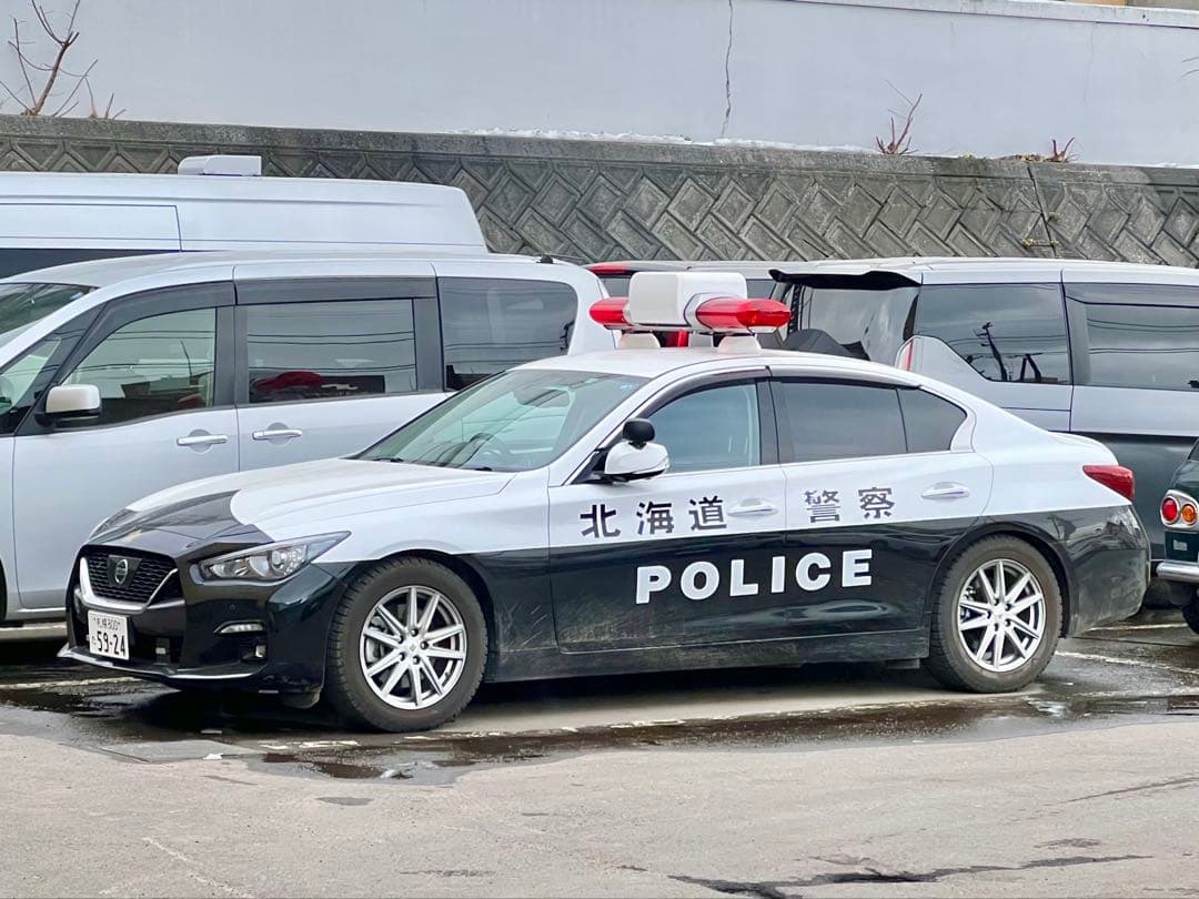 【レイズ】日産・V37スカイラインGT パトロールカー　北海道警察　交通課