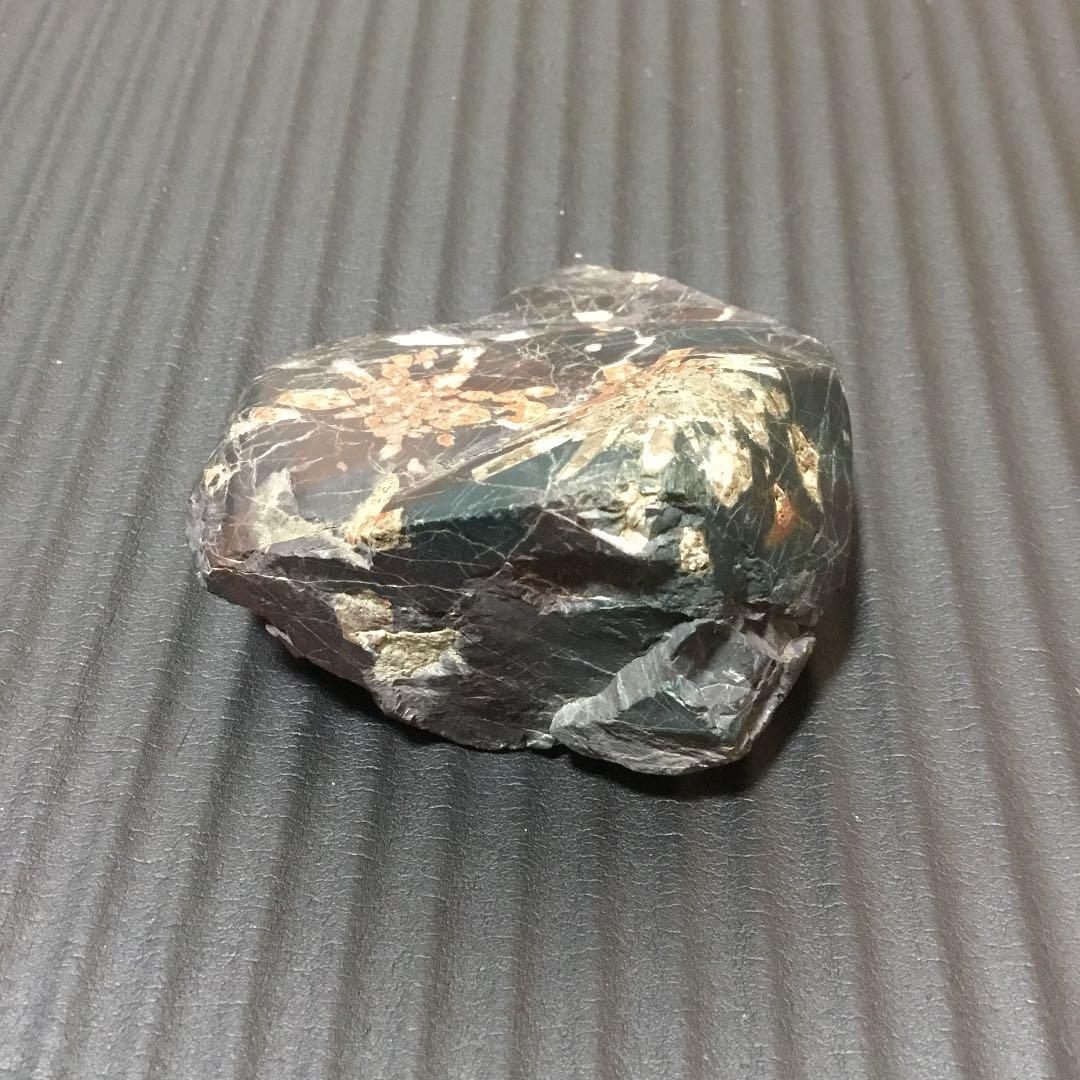 岐阜県根尾谷産の菊花石