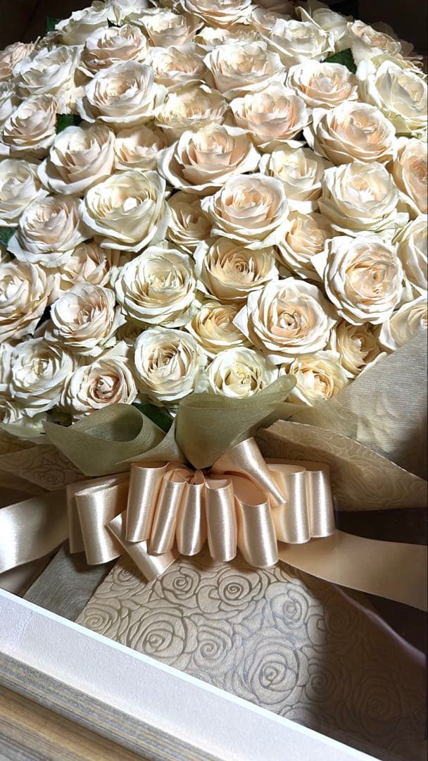 プリザーブドローズ ラウンドブーケ