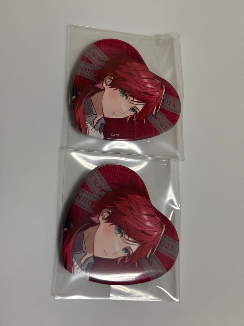 ローレン・イロアス ホワイトデー ハート型缶バッジ アクリルスタンド