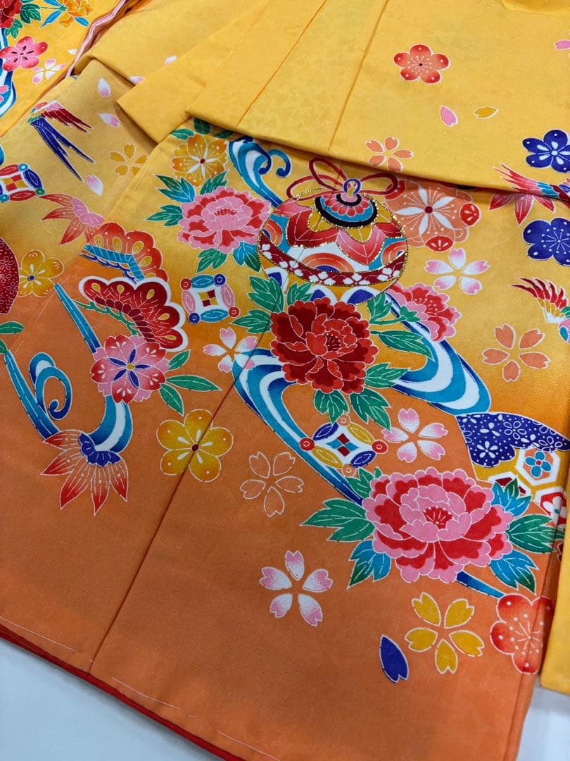 七五三　3歳女の子着物　２点セット　新品　華やか黄色　紅型風　鈴　松竹梅　鳳凰