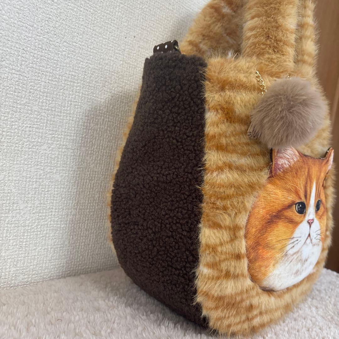 ブ*ー様 コヤンイサムチョン　猫ちゃん　ふわモコラウンドトート