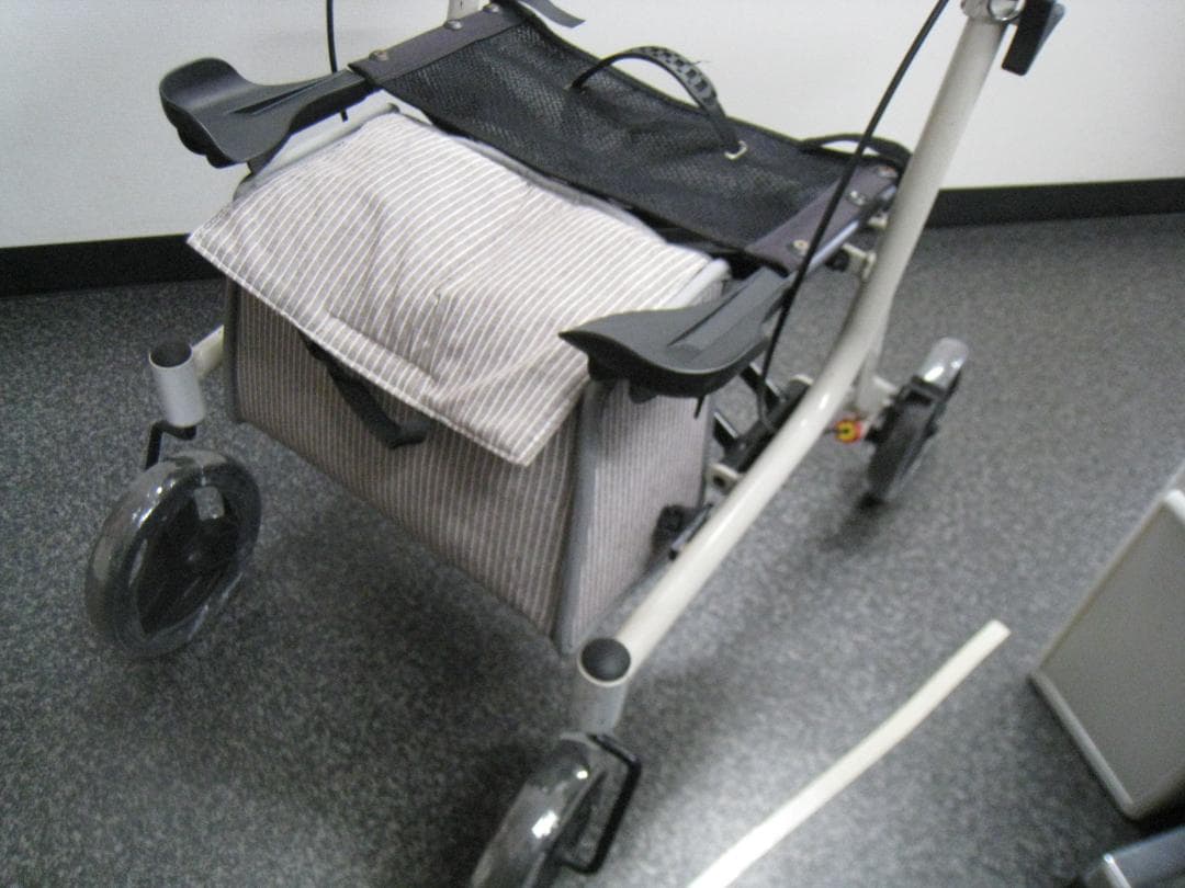 屋外用 四輪 歩行車 ショッピングターン 安寿 アロン化成 送料無料　③