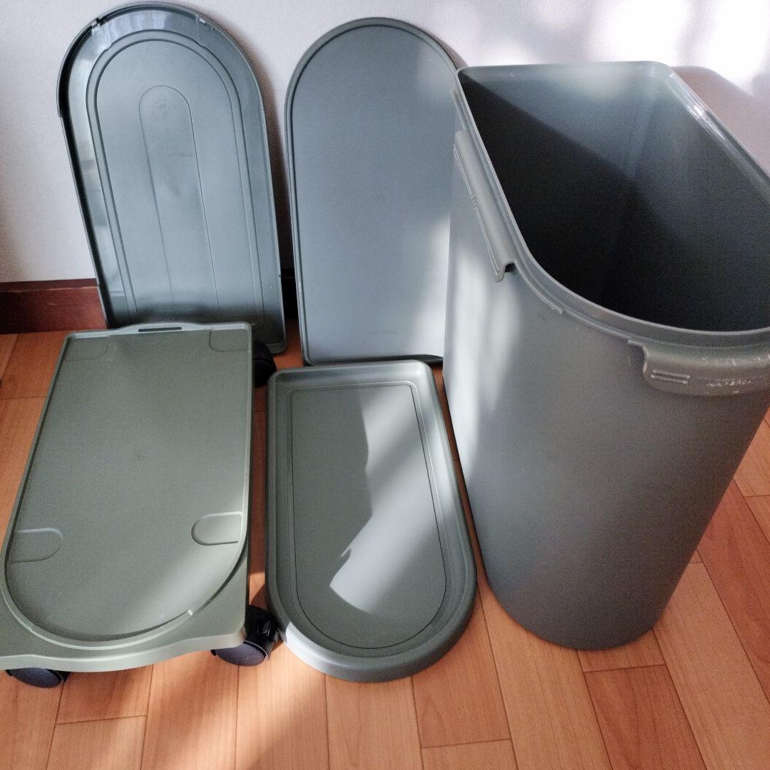 タッパーウェア　ライスキーパー　米保管容器米びつ　キャスター付き！