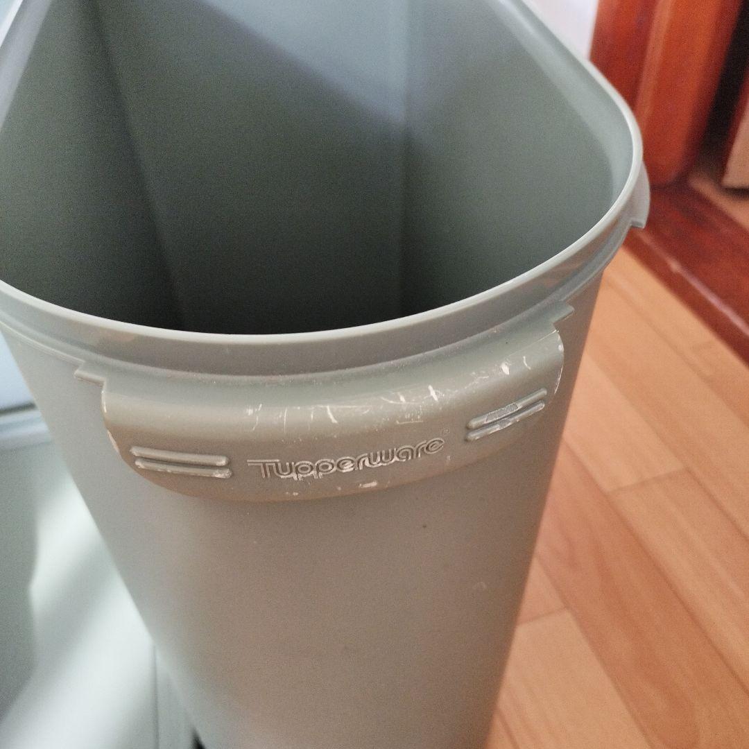 タッパーウェア　ライスキーパー　米保管容器米びつ　キャスター付き！