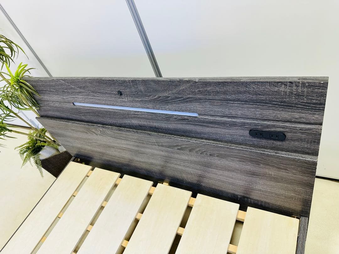 ダブルベッドフレーム LEDライト付き