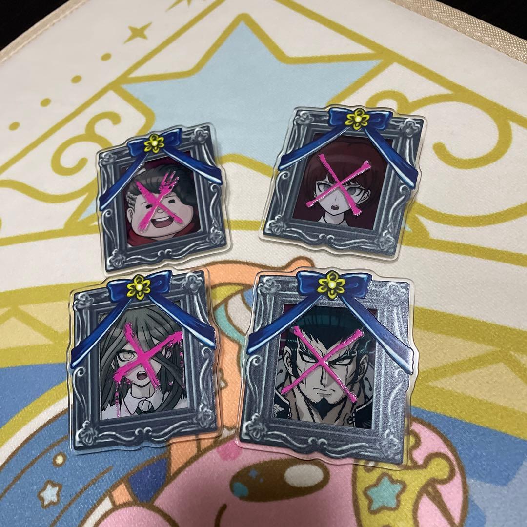 ダンガンロンパ 遺影アクリルバッジ HMM - メルカリ