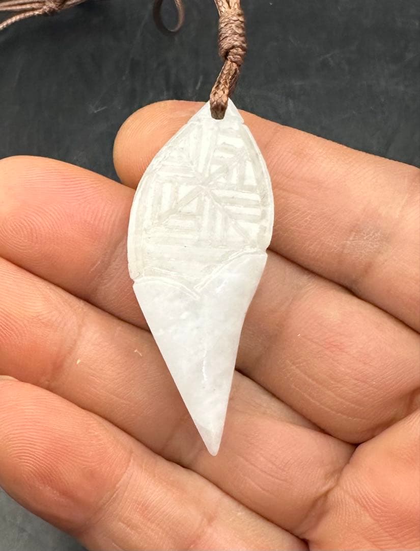 2026.1.20no.2神獣霊牙　糸魚川白翡翠