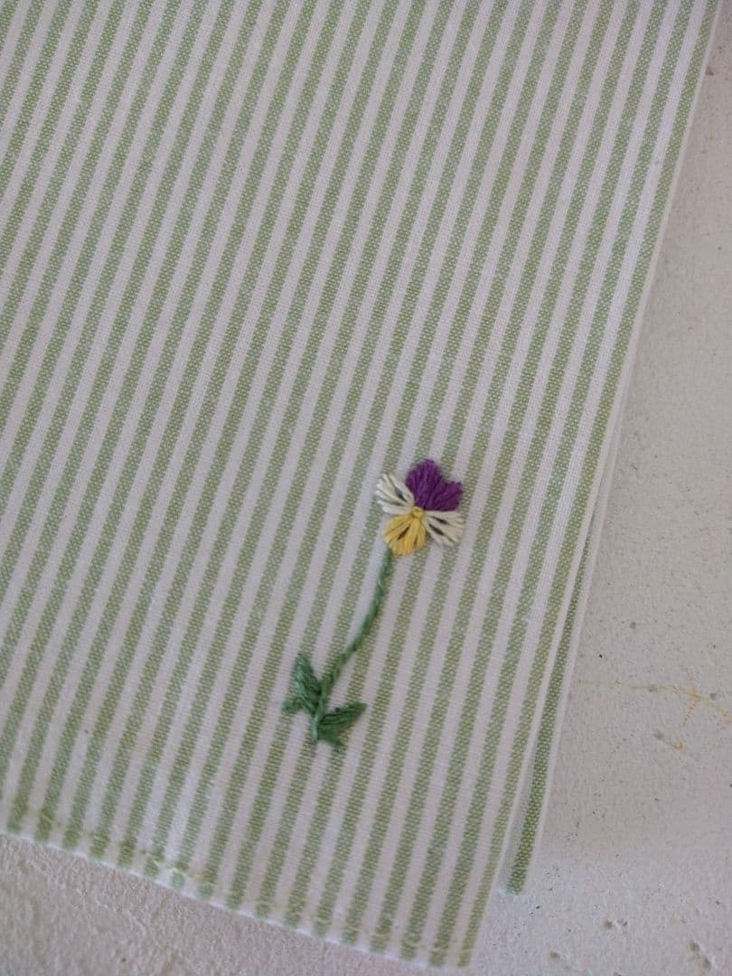 刺繍ブックカバー　文庫本サイズ　青木和子さん　ミモザ　ビオラ