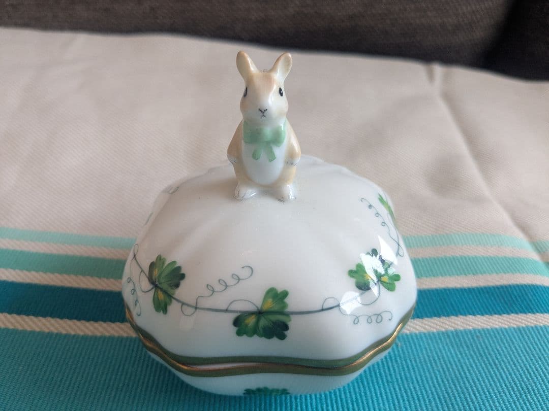 ヘレンド社製可愛いウサギの陶器置物