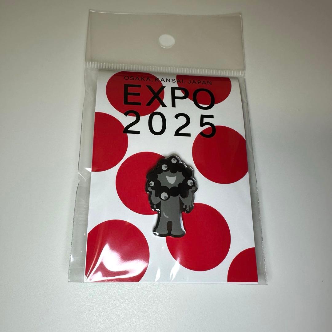 黒ミャクミャクピンバッチ【大阪万博限定】 - メルカリ