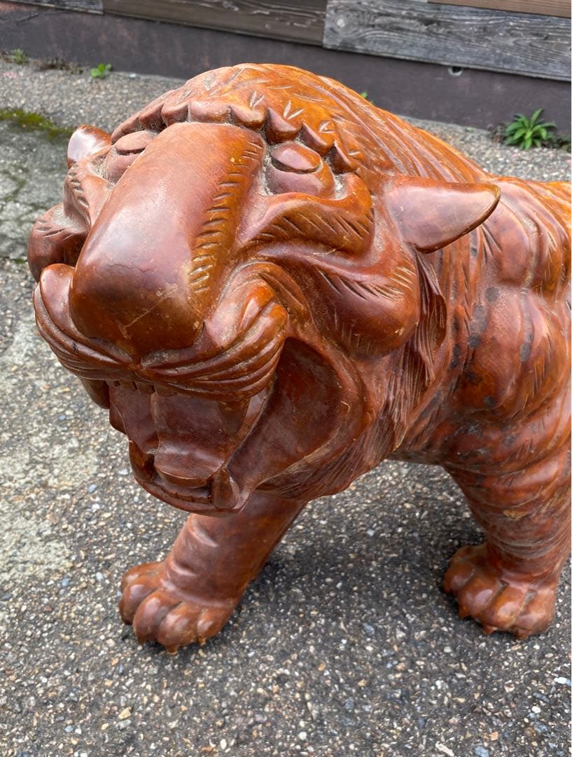 美品❗️天然木　木彫りの虎の置物