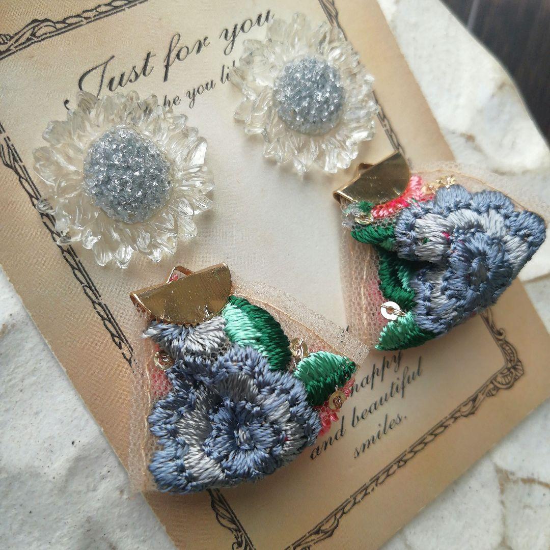 カラフル　フラワー　クリア　ピアス　イヤリング　チロリアンテープ　グレー