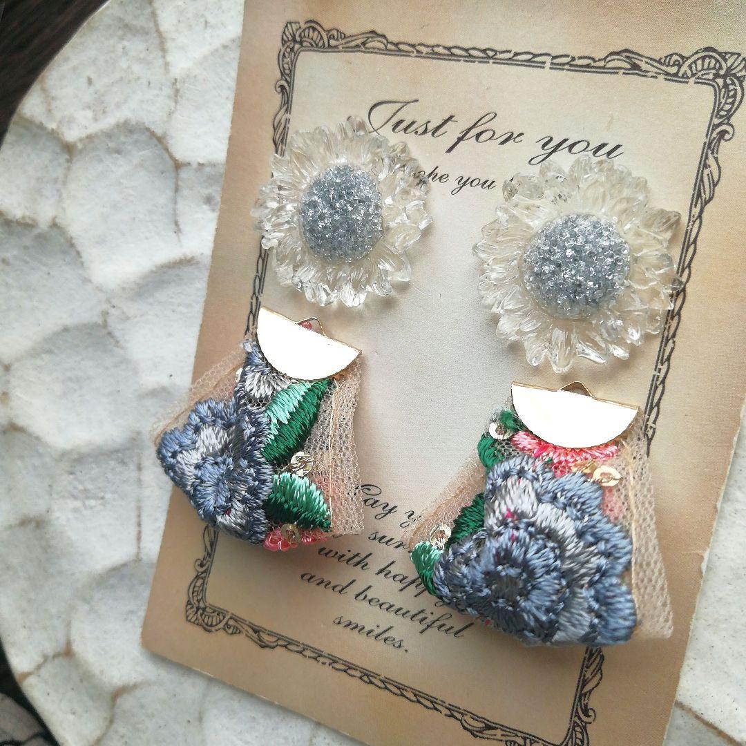 カラフル　フラワー　クリア　ピアス　イヤリング　チロリアンテープ　グレー