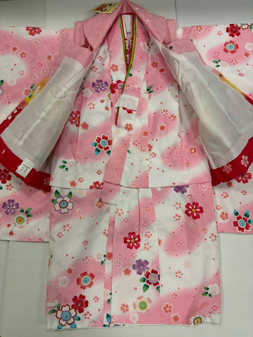 七五三　3歳女の子　着物・被布セット　白とピンク　うさぎ飾り　カラフル被布　新品