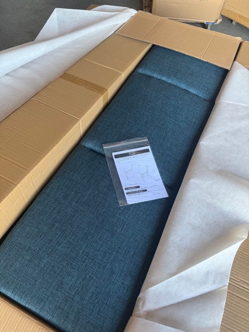 新品　ネイビー　北欧風デザインソファ　ソファ 3人掛け ３P　紺色