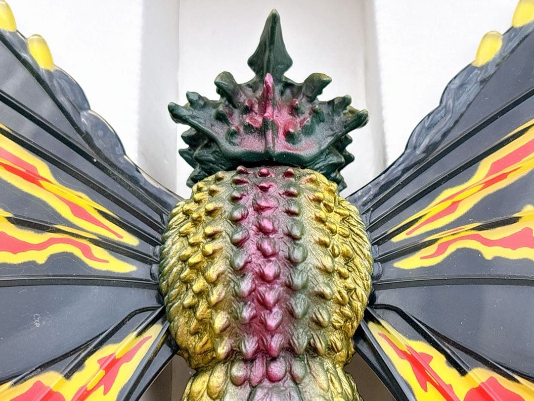 ゴジラVSモスラ」リアル彩色フィギュア・バトラ - メルカリ