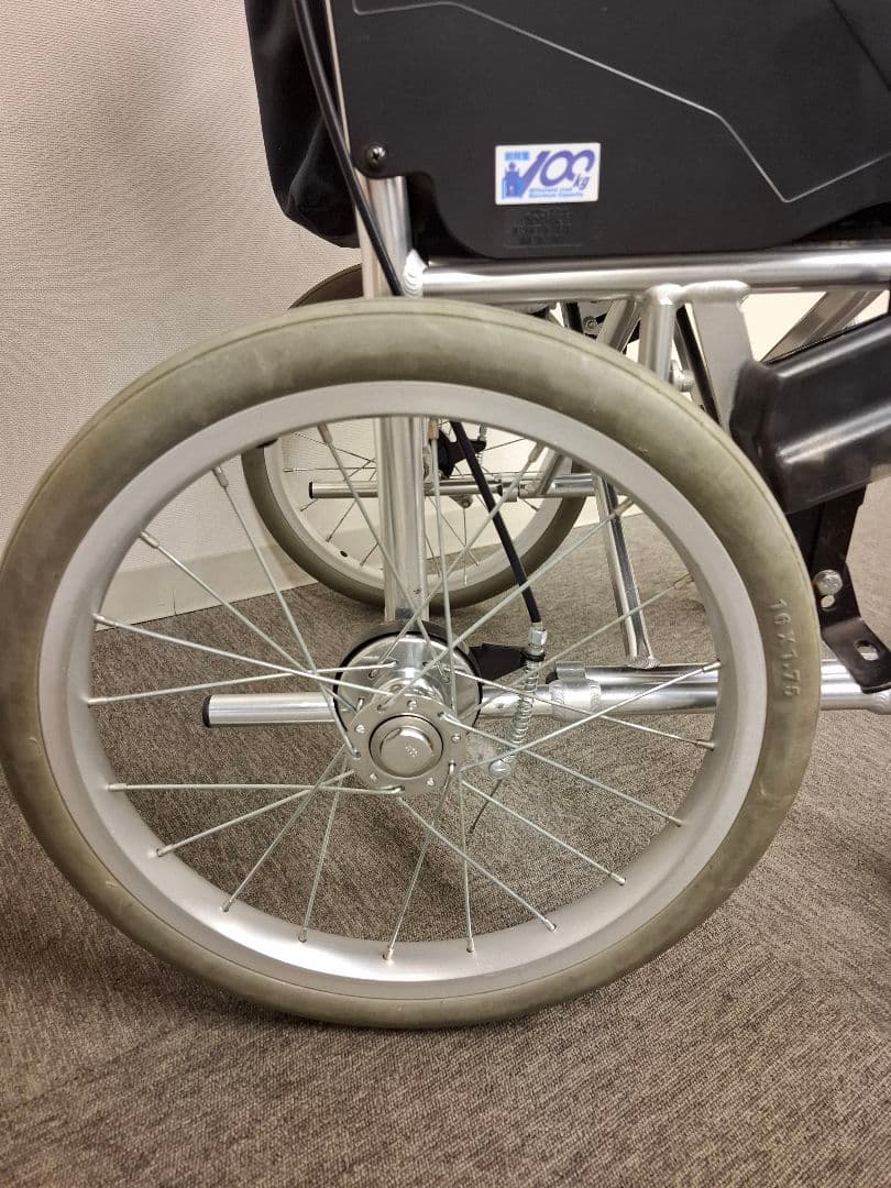 自走用車椅子 赤と黒