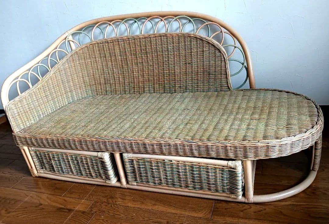 引取りお値下げ　希少　おしゃれパステルカラー　ラタン製　カウチソファ　引出し収納