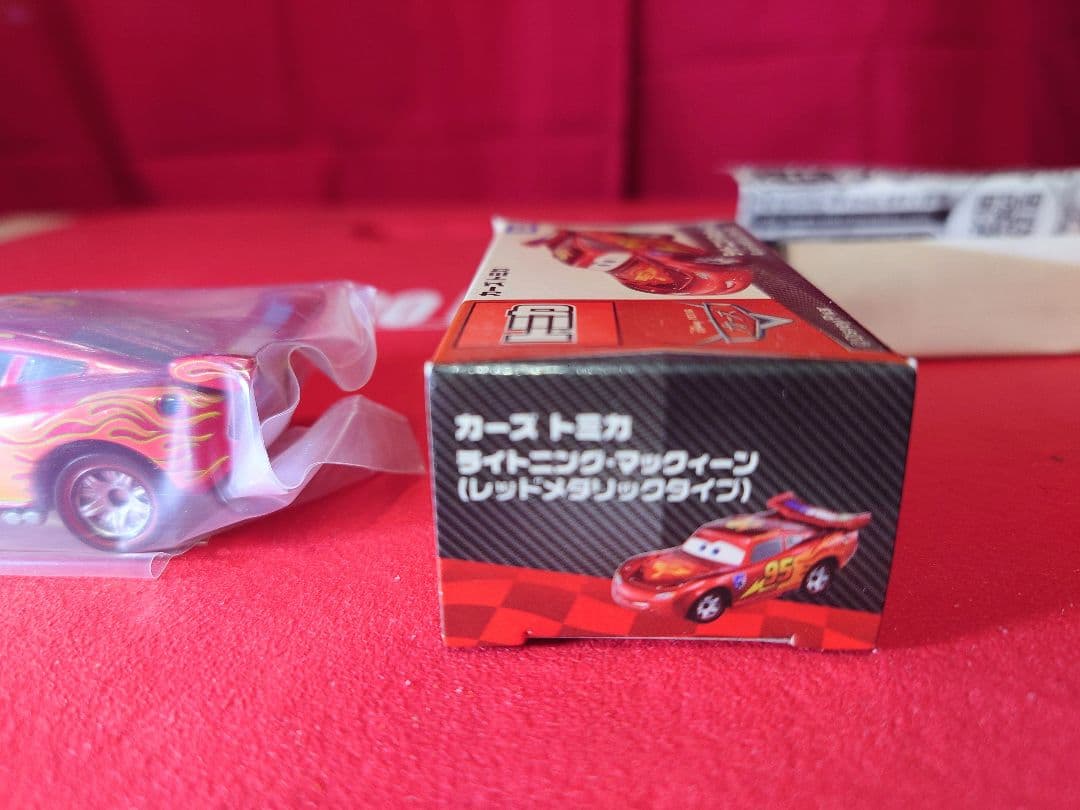 【新品未使用】カーズ トミカ ライトニング＊マックイーン レッドメタリック