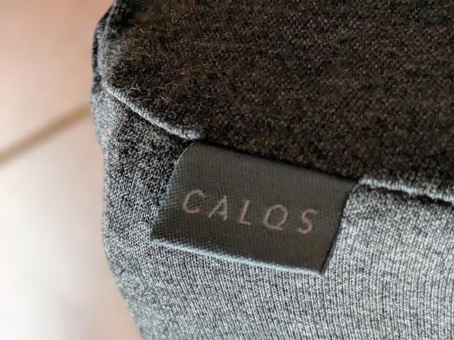 CALQS（カルクス)首と肩がホッとする枕PLUS マッサージ機能付ダークグレー