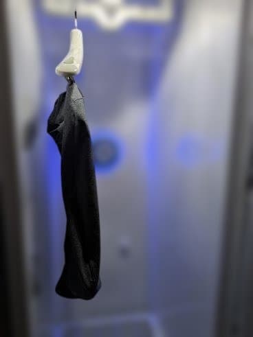 CALQS（カルクス)首と肩がホッとする枕PLUS マッサージ機能付ダークグレー