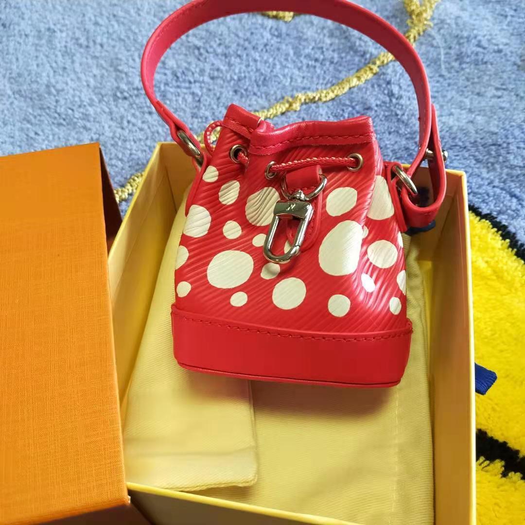 VIP限定 ノベルティ レッド×ホワイト水玉デザインのバケットバッグ